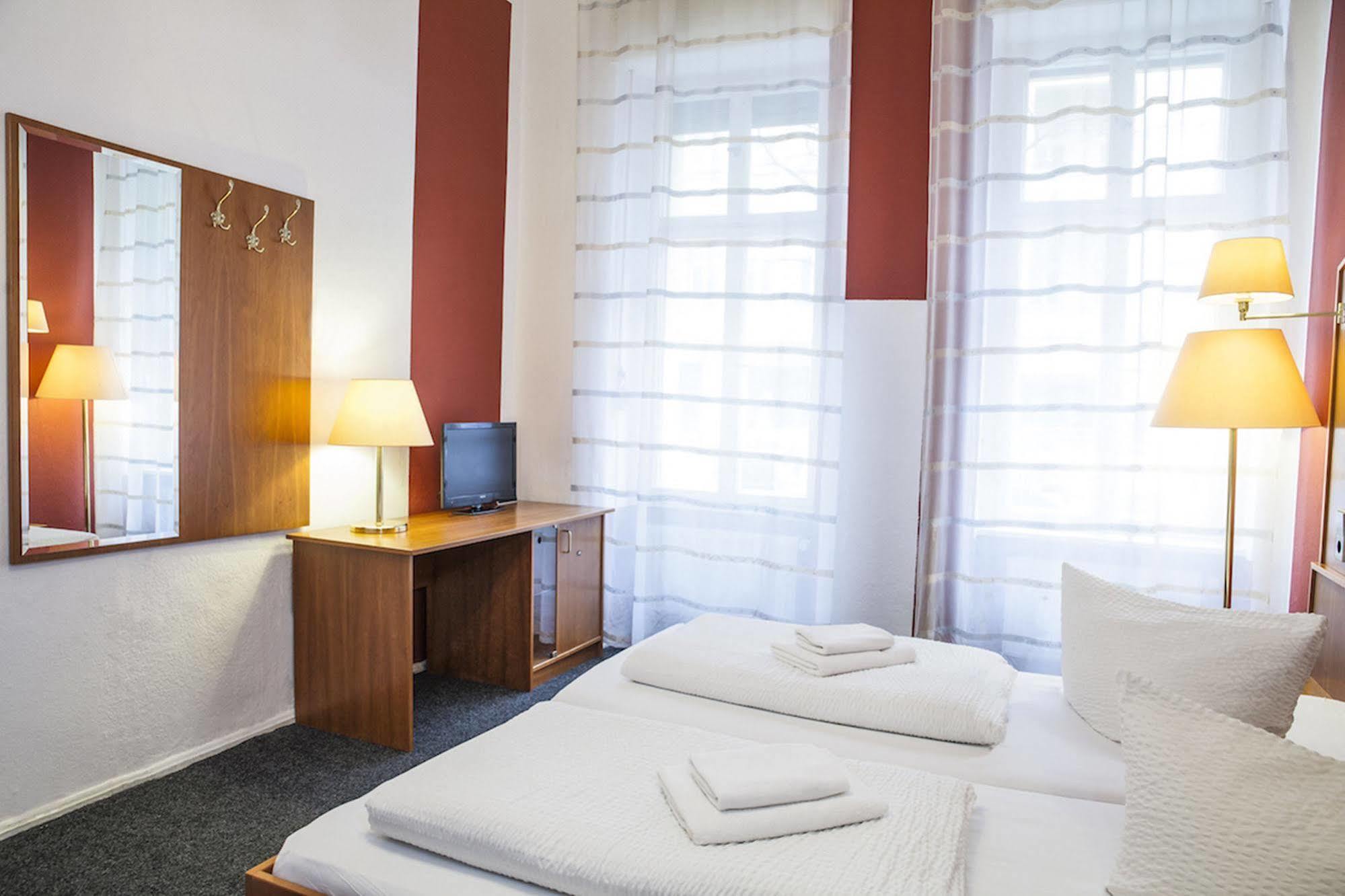 Hotel Pension Insor Berlin Extérieur photo