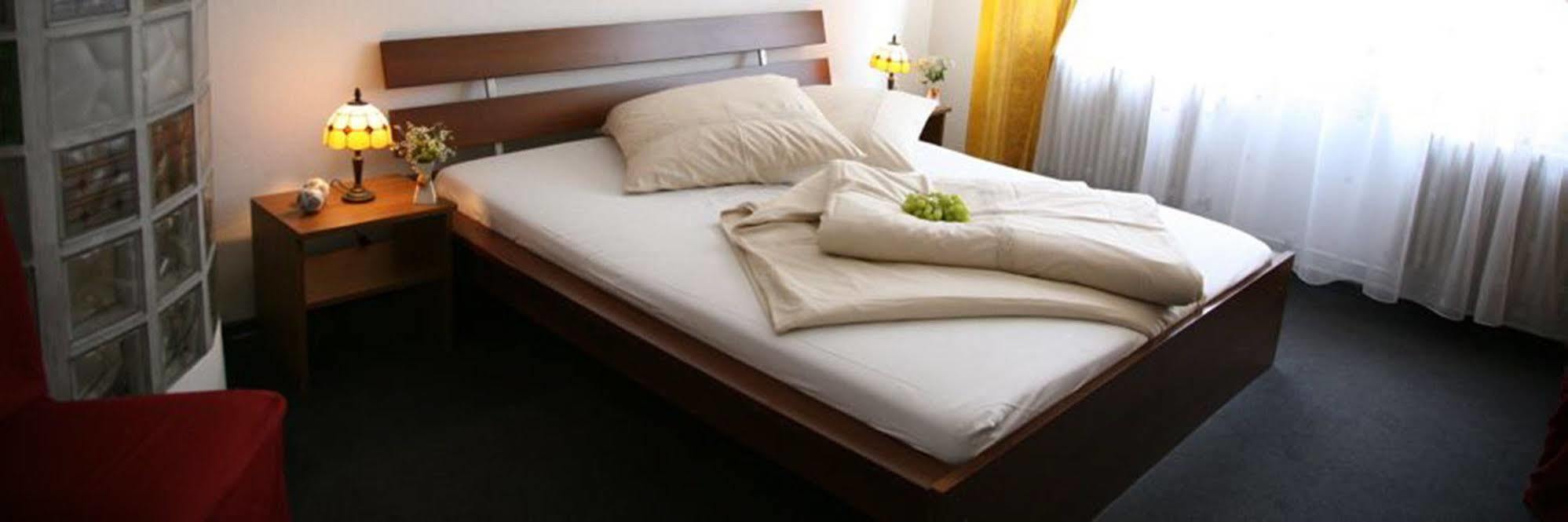 Hotel Pension Insor Berlin Extérieur photo